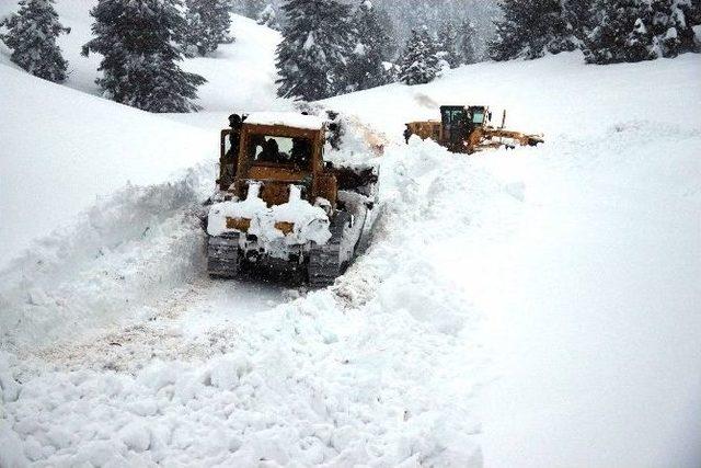 Toroslar’da Karda Mahsur Kalan Yörüklere Ulaşıldı