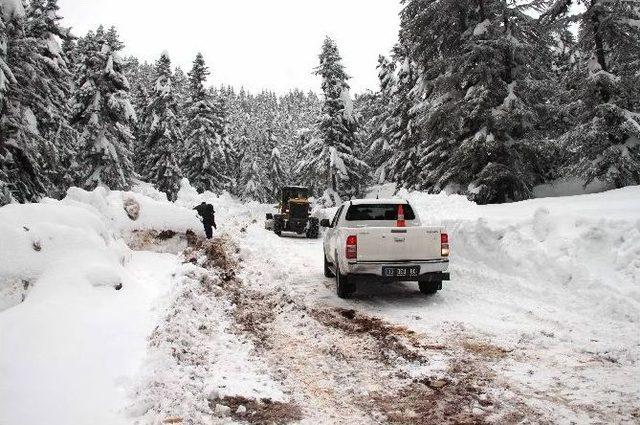 Toroslar’da Karda Mahsur Kalan Yörüklere Ulaşıldı