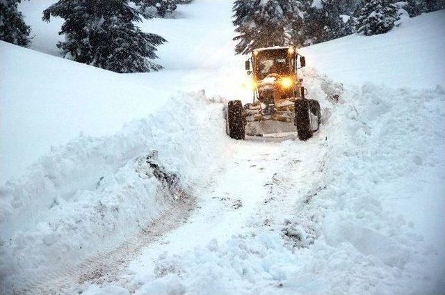 Toroslar’da Karda Mahsur Kalan Yörüklere Ulaşıldı