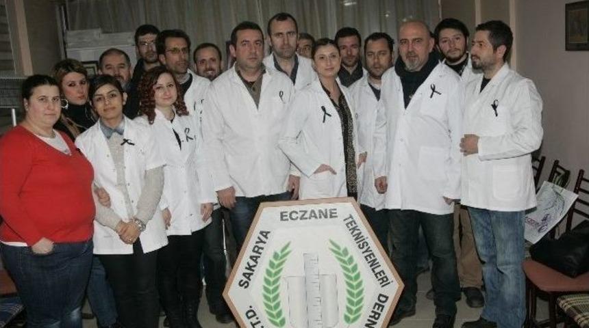 Sakarya Eczane Teknisyenleri Derneği &Ouml;zgecan İ&ccedil;in Basın A&ccedil;ıklaması Yaptı