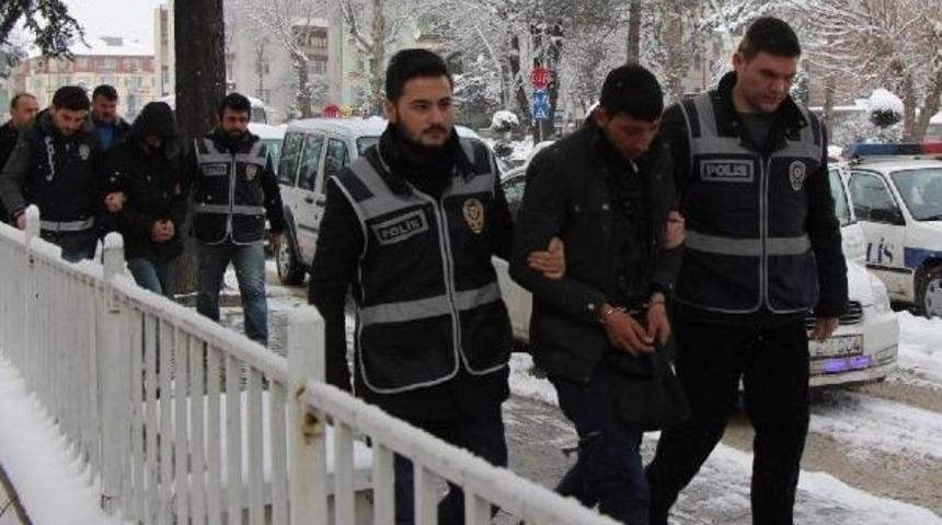 Uyuşturucu Almaya Gitmek I&ccedil;in Otomobil &Ccedil;aldılar