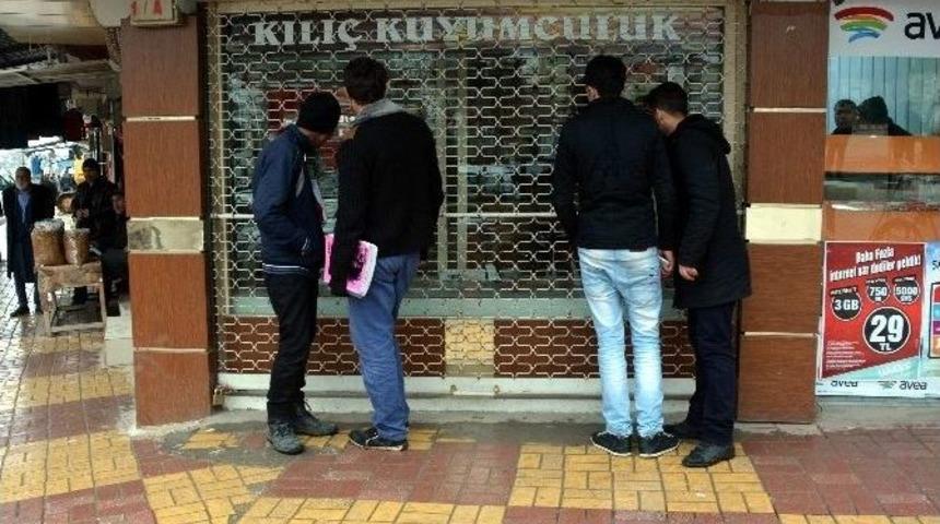 Kuyumcu Altın Ve Paralarla Kayıplara Karıştı