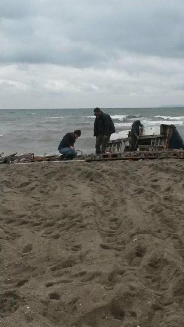 Karacabey’De Sahile Yat Parçaları Vurdu