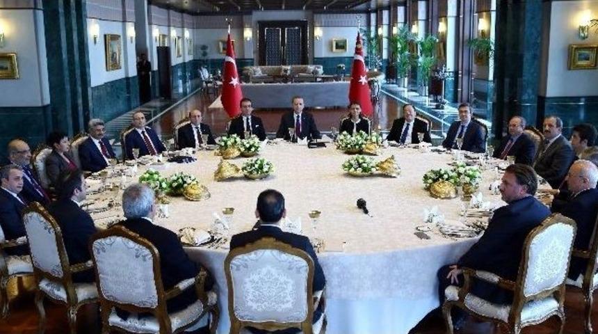 Cumhurbaşkanlığı Sofrası&rsquo;nda G&uuml;ndem &lsquo;başkanlık Sistemi&rsquo;