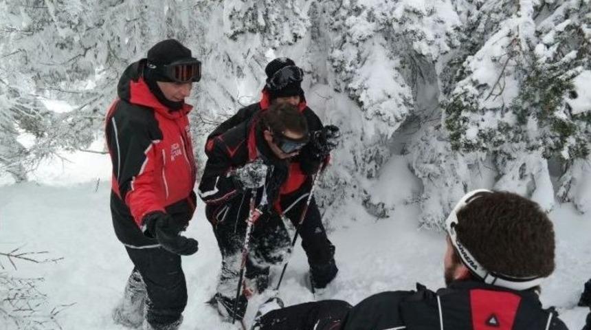 Uludağ&rsquo;da Tipide Kaybolan Kayak&ccedil;ıyı Jandarma Buldu