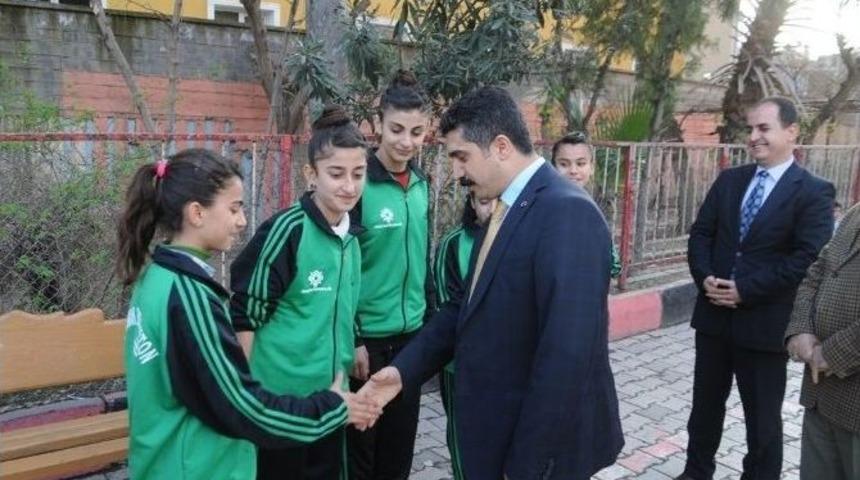 Kaymakam Horasanlı&rsquo;dan Sporculara Moral Ziyareti