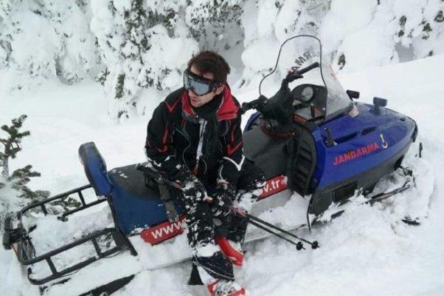 Uludağ’Da Kaybolan Kayakçıyı Jandarma Buldu