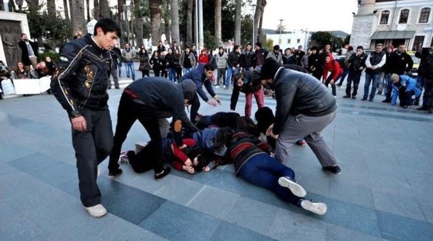 Bodrum&rsquo;da Tiyatrolu Protesto