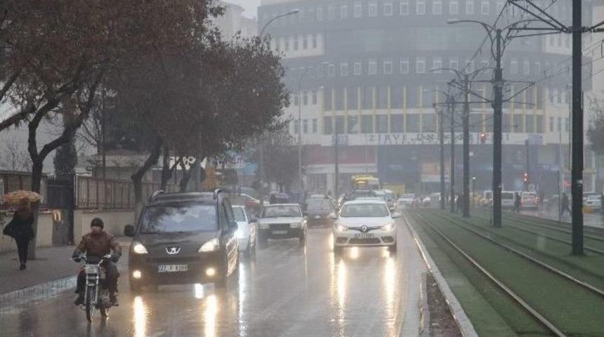 Gaziantep G&uuml;ne Kar Ve Yağmurla Uyandı