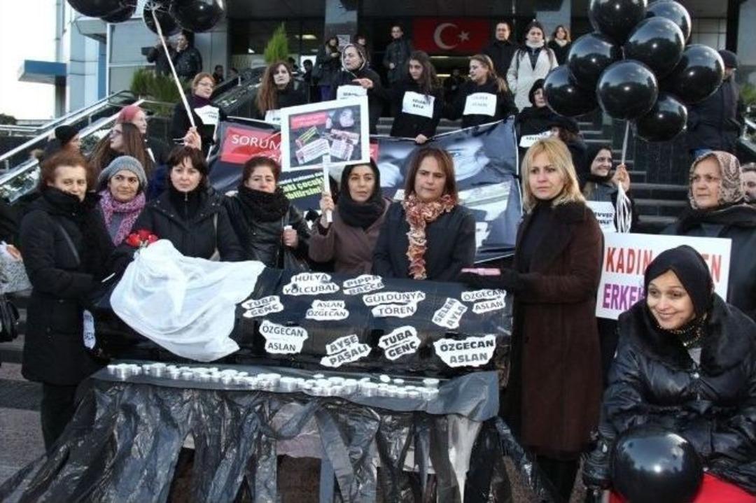 Bucalı Kadınlar &Ouml;zgecan İ&ccedil;in N&ouml;bette