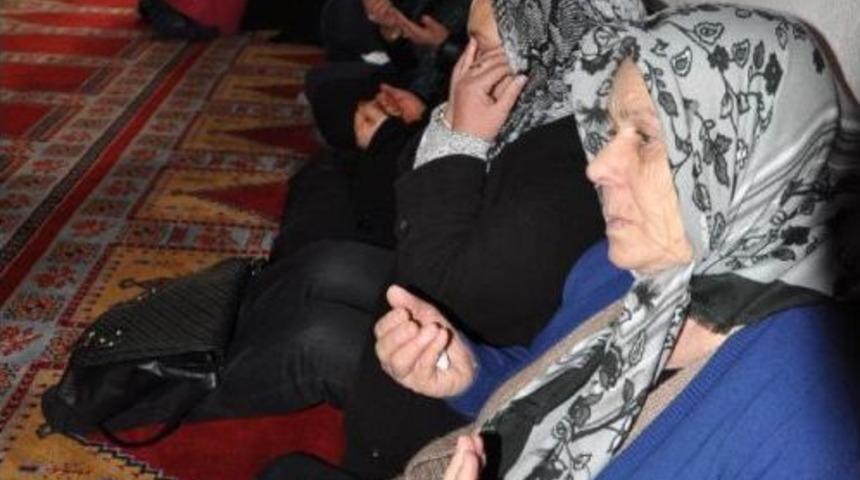 Marmaris'te &Ouml;zgecan I&ccedil;in Mevlit Okutulup Lokum Dağıtıldı