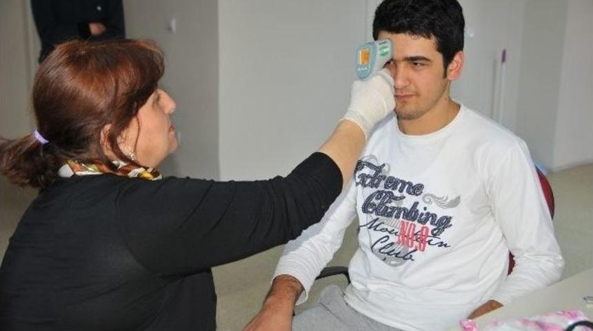 Engelli Bireyler Sağlık Kontrol&uuml;nden Ge&ccedil;iriliyor