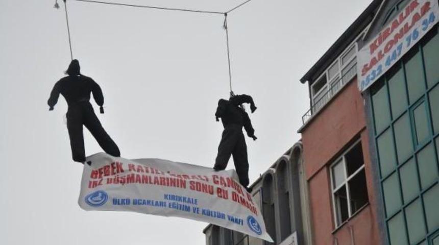 Maket Adamları Asıp, Idamın Getirilmesini Istediler