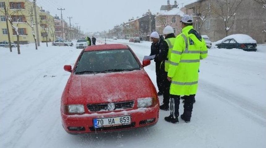 Karaman&rsquo;da S&uuml;r&uuml;c&uuml;lere Karlı Havada S&uuml;r&uuml;ş Tekniklerini Anlatan Broş&uuml;r