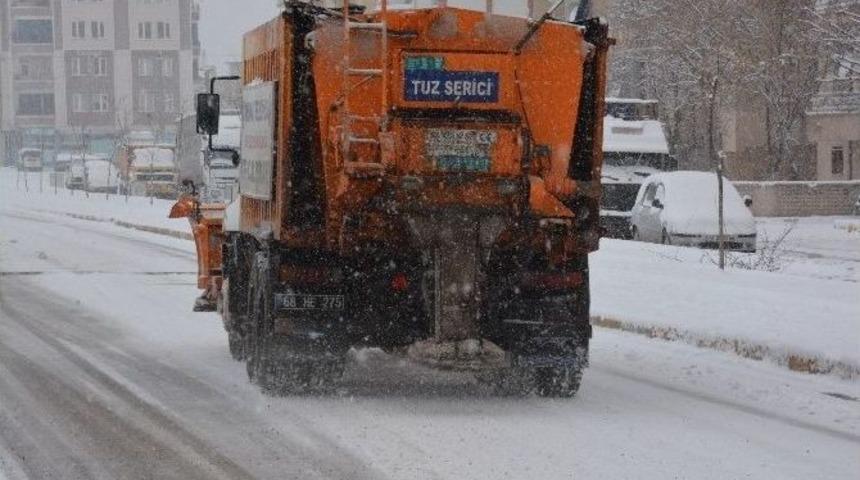 Aksaray Belediyesi Kar İle M&uuml;cadele Ediyor