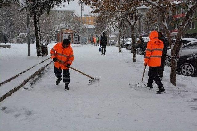 Aksaray Belediyesi Kar İle Mücadele Ediyor