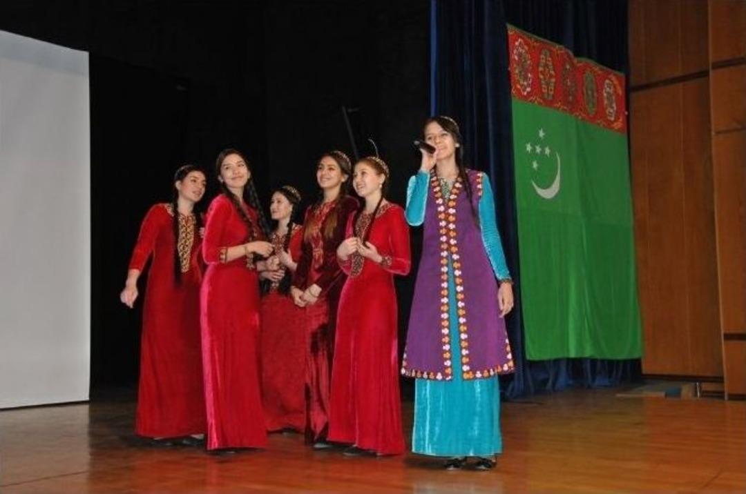 T&uuml;rkmenistanlı &Ouml;ğrenciler &Ouml;zg&uuml;rl&uuml;k G&uuml;n&uuml;nde Buluştu