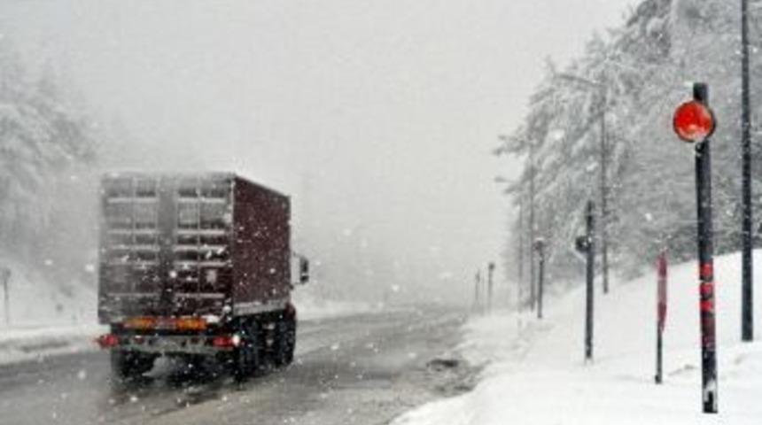 Bolu Dağı&rsquo;nda Kar Yağışı Şiddetini Arttırıyor
