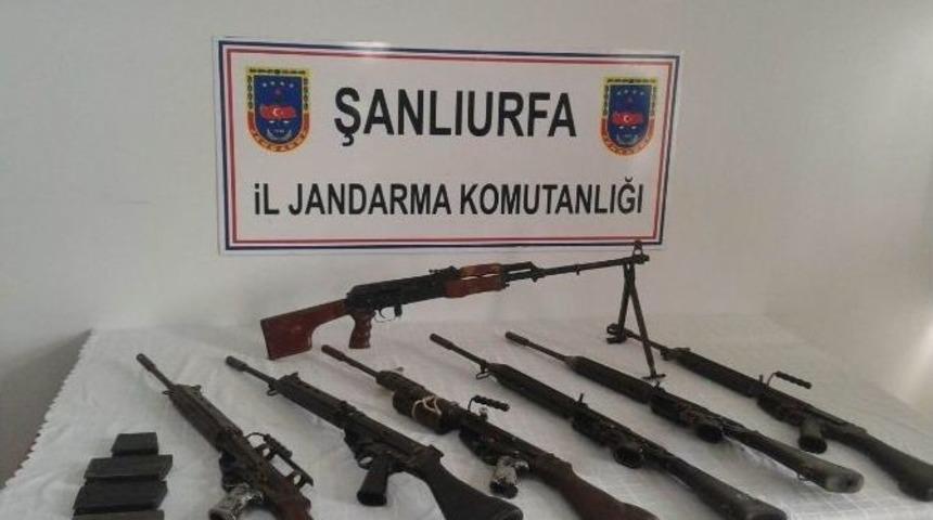 Sınırda Toprağa G&ouml;m&uuml;l&uuml; Yedi T&uuml;fek Bulundu