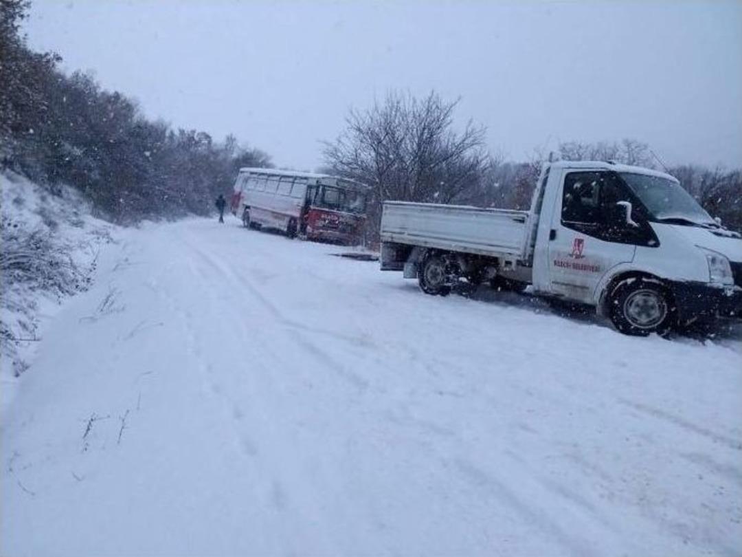 Cenazeye Giden Otob&uuml;s&uuml; Şarampole U&ccedil;maktan Son Anda Kurtuldu