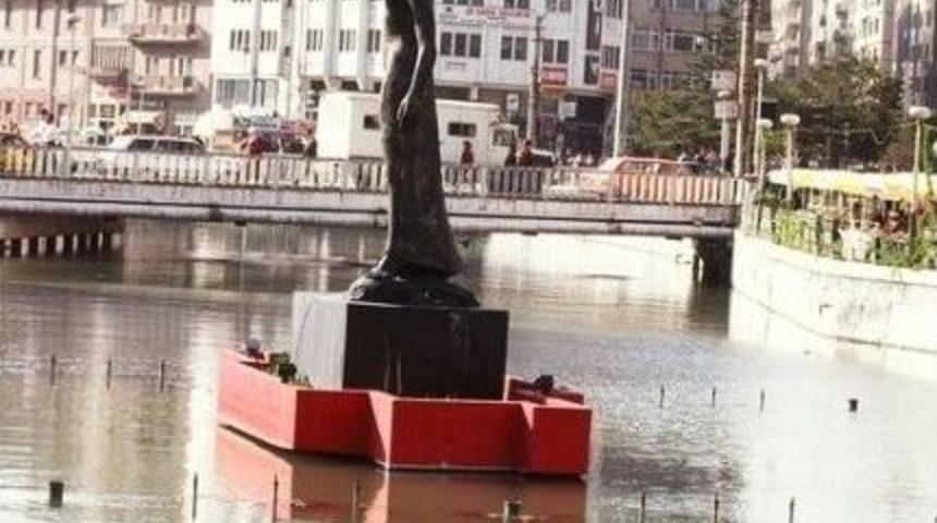 Eskişehir&rsquo;in &rsquo;karakız&rsquo; Heykeli Restore Ediliyor