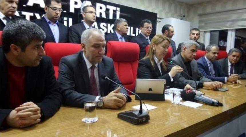 Ak Parti Genel Başkan Yardımcısı &Ouml;znur &Ccedil;alık Aday Adaylığı Başvurusunda Bulundu