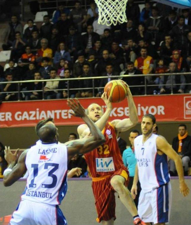 Anadolu Efes-Galatasaray Liv Hospital: 79-73