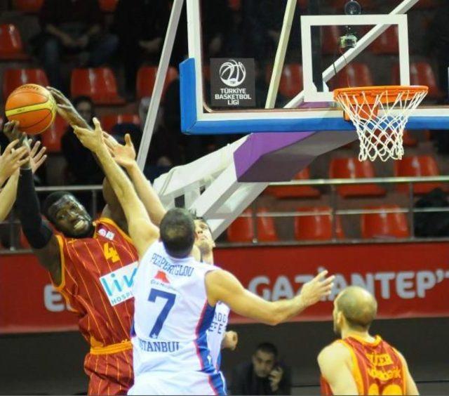 Anadolu Efes-Galatasaray Liv Hospital: 79-73