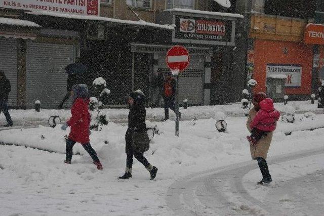 Kilis’te Yoğun Kar Yağışı Nedeniyle Okullar Tatil Edildi