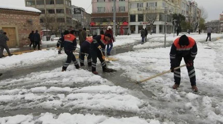 Gebze&rsquo;de Kar K&uuml;reme &Ccedil;alışmaları Devam Ediyor