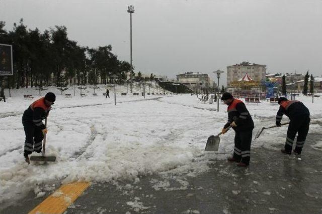 Gebze’de Kar Küreme Çalışmaları Devam Ediyor