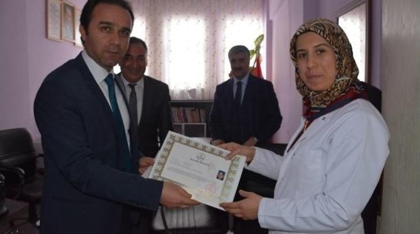 Kaymakam Erkan&rsquo;dan &Ouml;ğretmenlere Başarı Belgesi