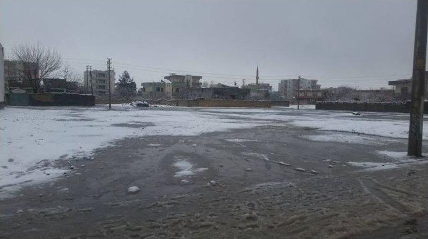 İdil G&uuml;ne Karla Uyandı