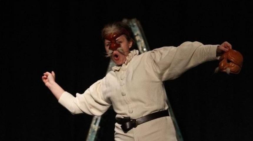 "kıyıya Oturmanın B&ouml;ylesi" Adlı Oyun İzleyici İle Buluşacak