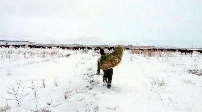 Şehir Merkezinde Kar Motorlu Kayak