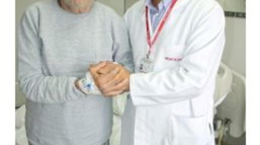 13 Kiloluk T&uuml;m&ouml;rl&uuml; Kalın Bağırsağı Alındı