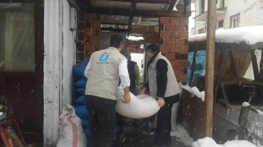 Beşir Derneğinden İhtiya&ccedil; Sahiplerine Yardım