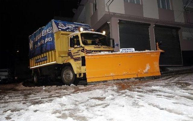 Şahinbey’in Kar Küreme Ekipleri 24 Saat Görevde