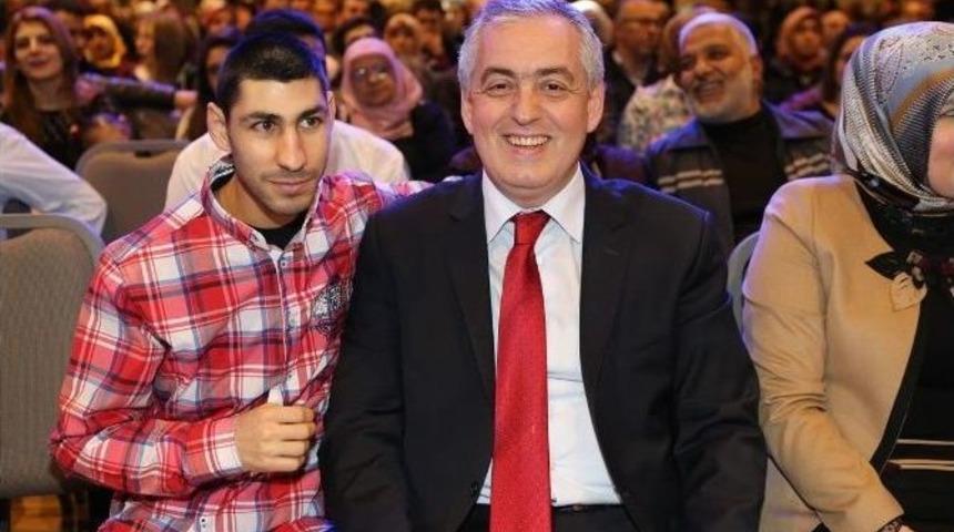 Ey&uuml;p&rsquo;te Engeller, Resimle Aşılıyor