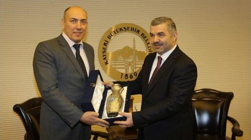 &Ccedil;elik, B&uuml;y&uuml;kel&ccedil;i Kudzmanas&rsquo;ı Kabul Etti