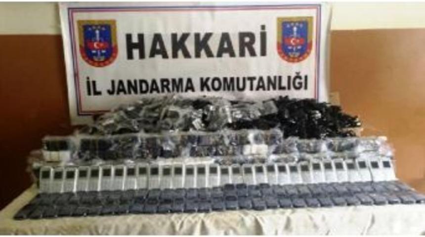 Y&uuml;ksekova'da 430 Ka&ccedil;ak Cep Telefonu Ele Ge&ccedil;irildi