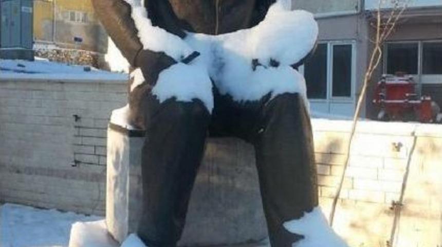 &Ccedil;al'da Aşırı Buzlanma Nedeniyle Okullar Tatil Edildi