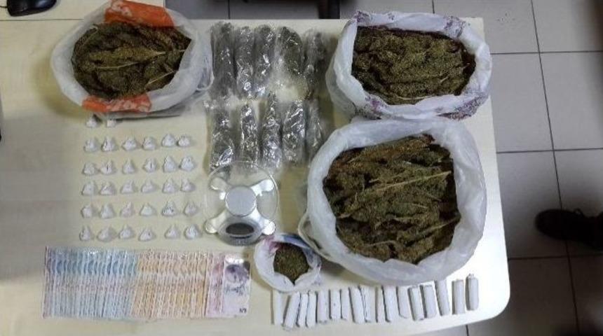 Narkotik Polisleri Sokak Satıcılarına G&ouml;z A&ccedil;tırmadı