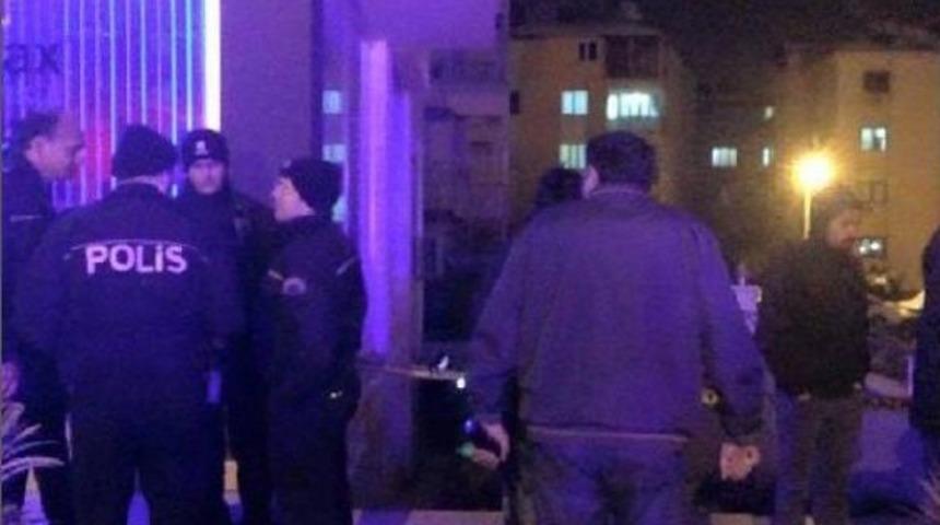 Kanıyla Kapıya Not Yazıp, Kendini Astı