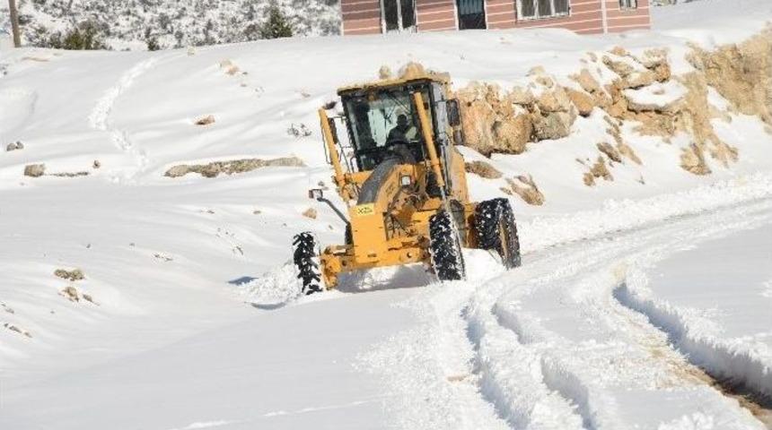 Yenişehir Ekipleri, Kardan Kapanan Yolları A&ccedil;ıyor