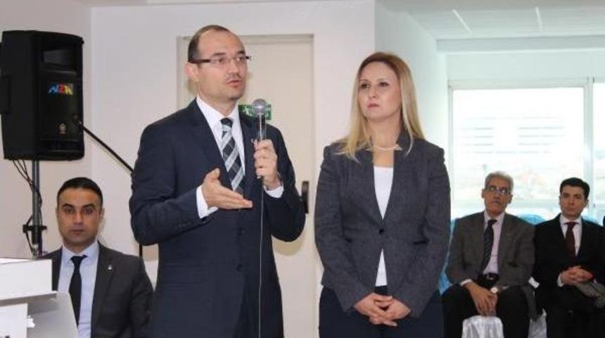 Dekan, &Ouml;ğrencilerinin Klibine Rağmen Aday Adayı Oldu