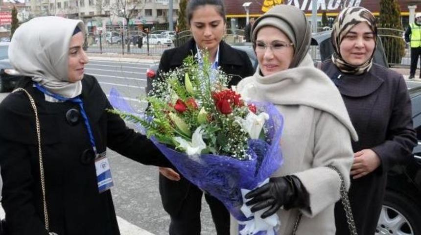 Emine Erdoğan: &Ouml;zgecan'ın Yaşadıkları I&ccedil;imizden &Ccedil;ıkmıyor