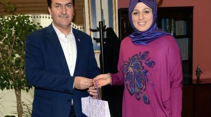 Ak Parti İl&ccedil;e Kadın Kolları D&uuml;ndar&rsquo;ı Ziyaret Etti