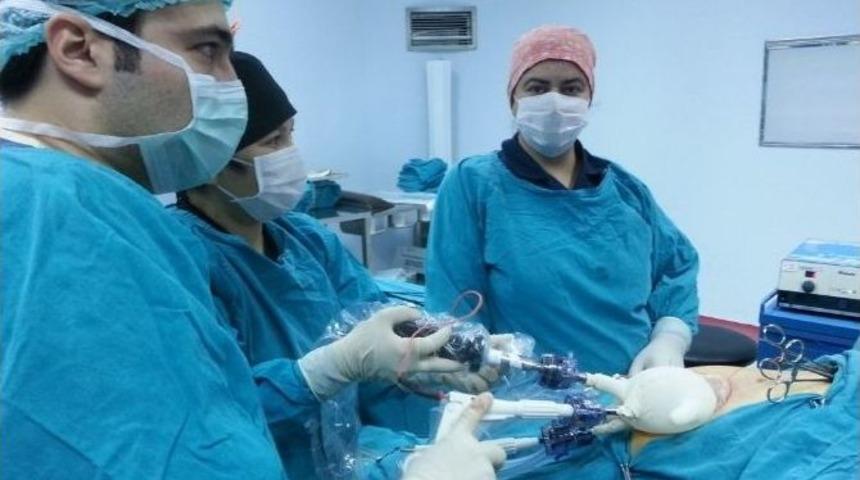 Uaşak&rsquo;ta İz Bırakmayan Safra Kesesi Ameliyatı Yapıldı