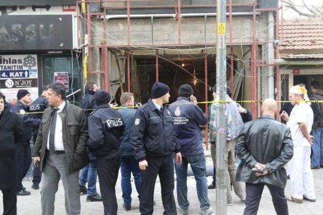 Tadilattaki Işyerinde Asma Tavan Çöktü: 2 Hurdacı Yaralandı